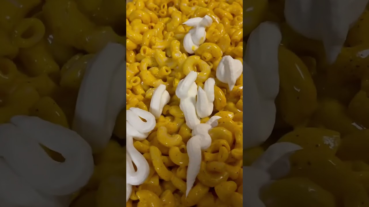 Upgrade your boxed mac & cheese with these easy tips #boxmacandcheese