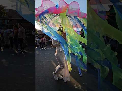 Colorido desfile del correo en Sonsonate Centro #fiestas #desfiles #viralvideo #elsalvador #familia