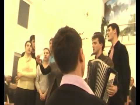 GRUPUL DIN BISERICA BETESDA DUMBRAVENI - DOMNUL E PREZENT AICI