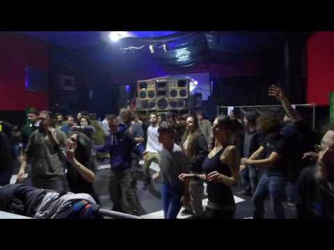 King Alpha ft. Idren Natural @ Dub Station (MI) Italy - Last One