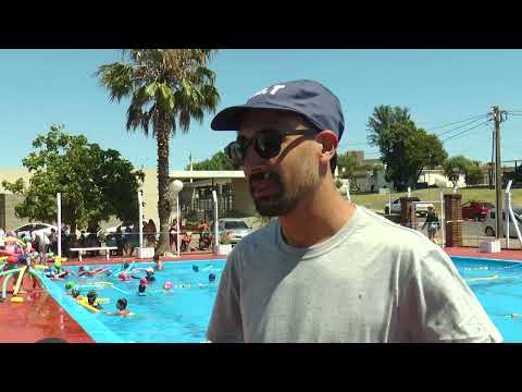 Más de 350 personas participan en la piscina del Barrio Torres
