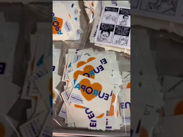 Vídeo relacionado con AzureRay 10 hojas de tatuajes temporales niños, calcomanias para niños, diseños hippies de flores, símbolos de amor y paz para fiestas, festivales y fiestas temáticas, calcomanias de tatuajes temporal