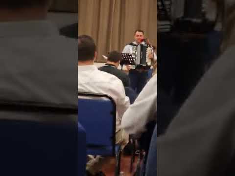 fratele Daniel la biserica El Sadai la o seara de rugăciune