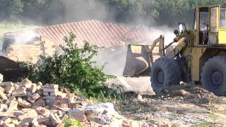 preview picture of video 'Събаряне на къщи в циганския квартал Лозенец, Стара Загора'