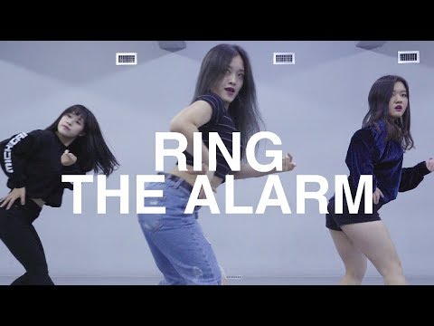 download lagu mp3 mp4 Beyonce Ring The Alarm Dance, download lagu Beyonce Ring The Alarm Dance gratis, unduh video klip Beyonce Ring The Alarm Dance