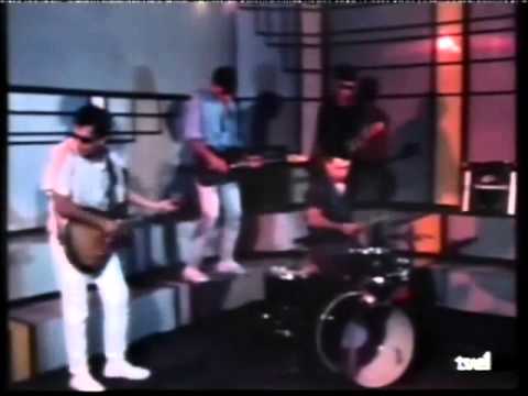 ELLA ES DEMOLEDORA _ FARMACIA DE GUARDIA (1985)