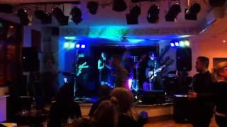 Freeze cover 'use somebody' Kings of Leon live at Woodys bar