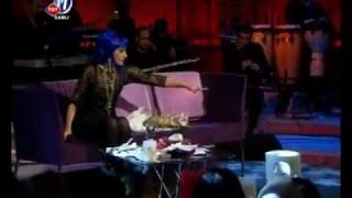 Yıldız Tilbe bir alo de ( CANLI - şiir&#39;li )