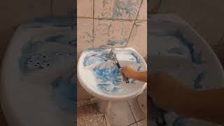 Faxina no banheiro mais sujo do planeta 😨  #asmrlimpeza #limpezasatisfatória #rotinadelimpeza #clean