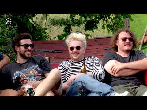 RED COUCH TOUR 2021 - THE WHOBBLES - INTERVIEW + LIVE PERFORMANCE