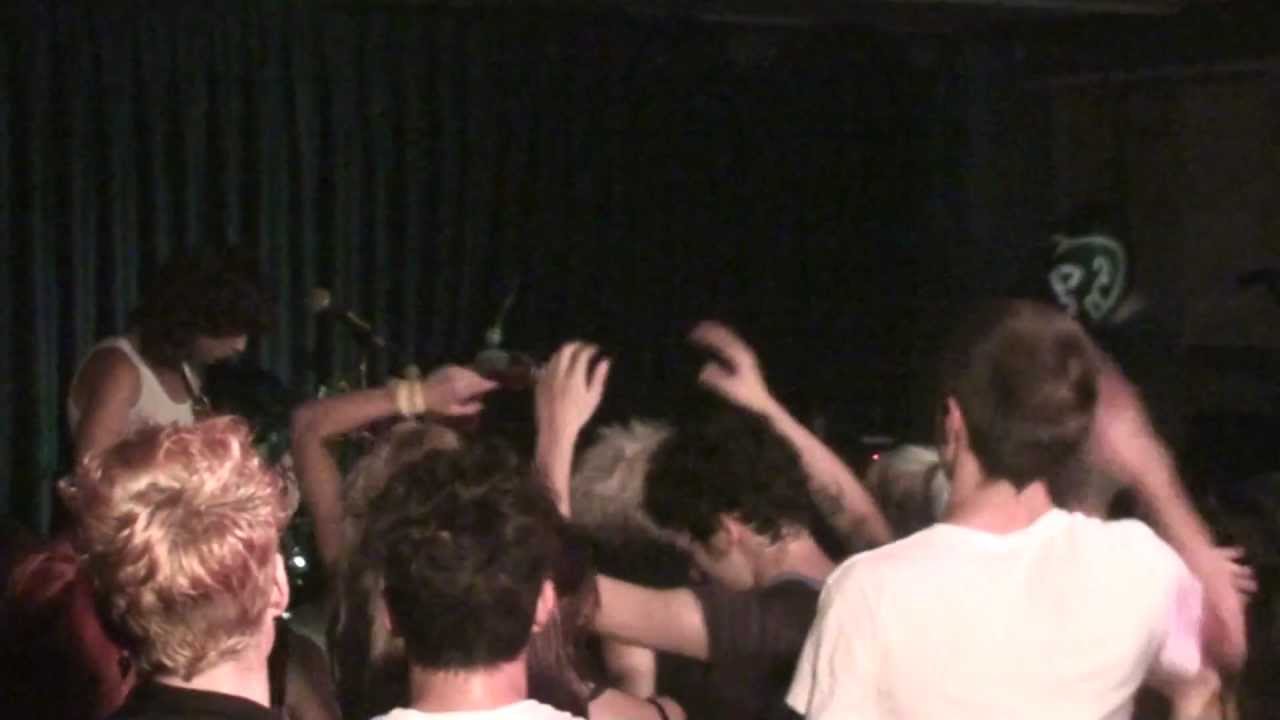 grupo sub 1 + Leonor ss + Pisando Güevos + los Duquesas de Alba en Barcelona
