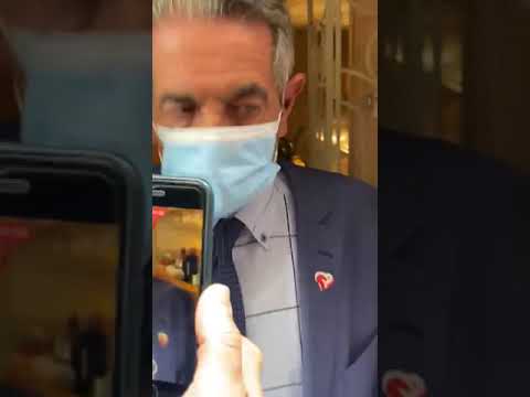 Revilla, increpado en un restaurante acusado de "fumar" y "comer" en el interior