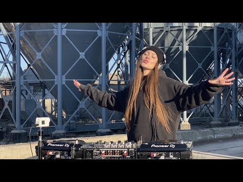 Bass House & Tech House mix by DJ Justri / from Elevator