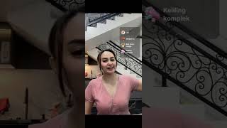 Download lagu Aunt Indri in tight house dress 🍑🍑 Live tiktok ‼️ mp3