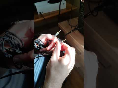 How to connect your wired headset/mic to your pc