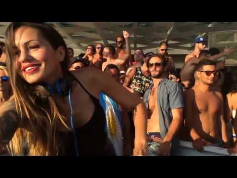 Deborah De Luca Ciclope Beach Live