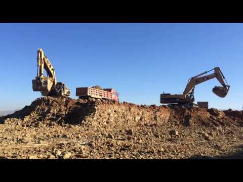 Caterpillar 385C LME And 375B LME Loading