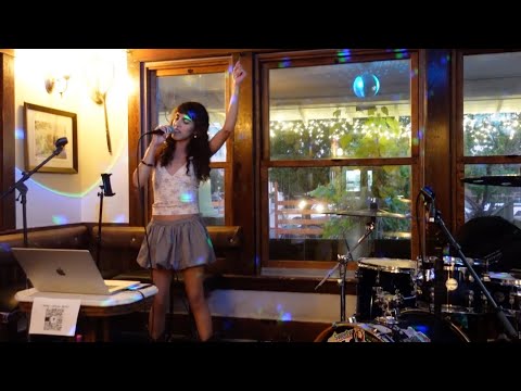 Flowers in the Sand - Afsaneh (Live Performance)