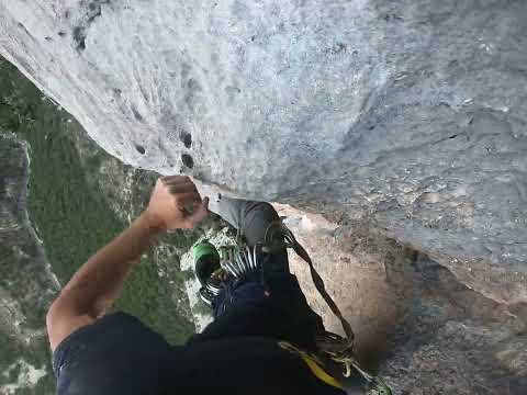 verdon climbing - 6b+ crack climbing