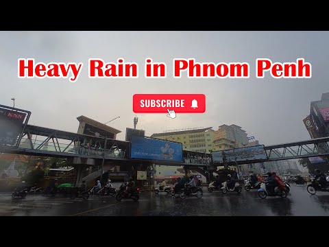 Heavy Rain in Phnom Penh 2025! Cambodia Street Food Market in Heavy Rain