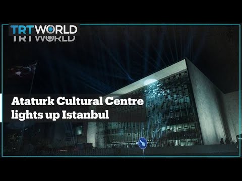 Centro Cultural Ataturk ilumina Istambul