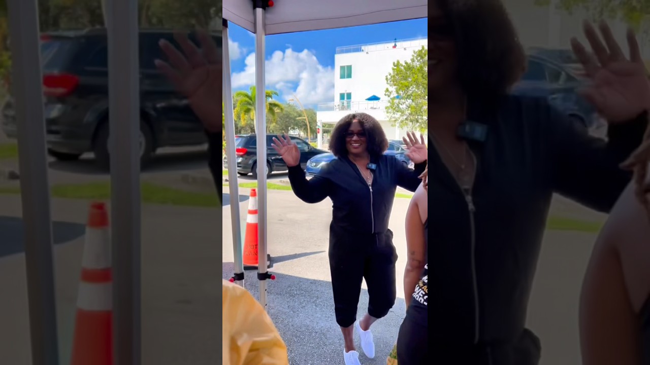 Volunteering at a community distribution food drive-thru #southpromo #volunteer #volunteering #food