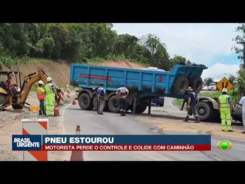 Caminhão tomba após batida no Contorno Norte, em Almirante Tamandaré
