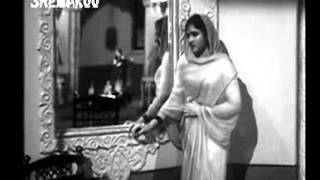 AURAT NE JANAM DIYA MARDON KO -  LATA -  SAHIR -  