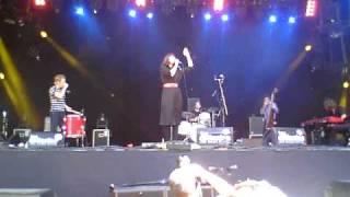 Sarah Blasko-Hold On My Heart @ Les Ardentes 2010