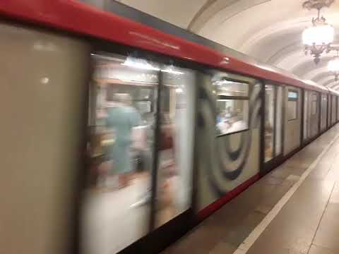 Moscow Metro line 5 МОСКВА 2020 Departing Komsomolskaya station 23/7/24