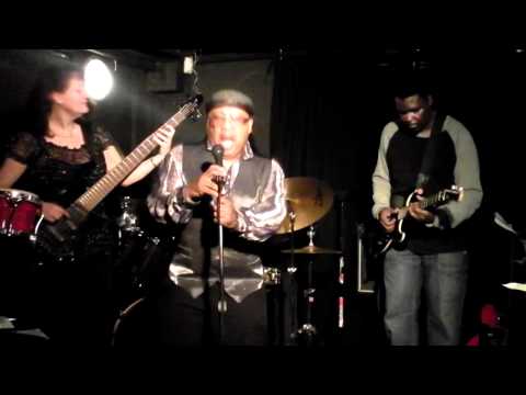 I Feel Good - by The Chameleons Featuring The Hums on vocals - Ryan's Bar January 14th 2012