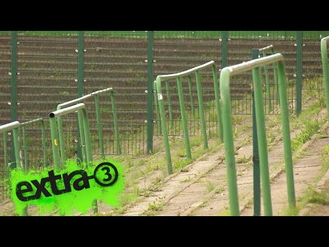 Realer Irrsinn: Fantribüne ohne Fans beim VfB Lübeck | extra 3 | NDR