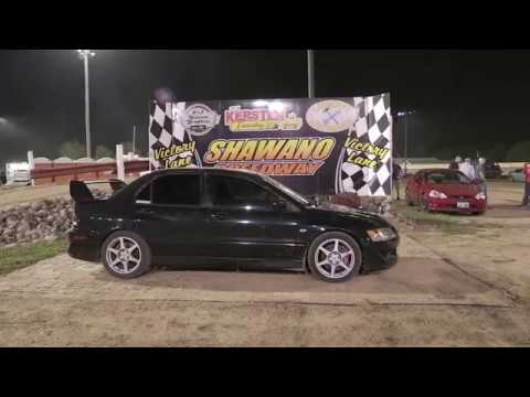 Lancer Evolution 8 wins spectator races on dirt track