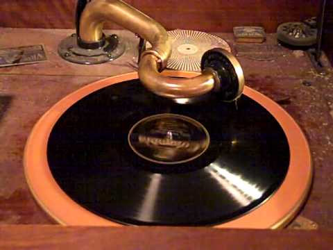 ACE BRIGODE'S 14 VIRGINIANS - MAKE THOSE NAUGHTY EYES BEHAVE - ROARING 20'S VICTROLA