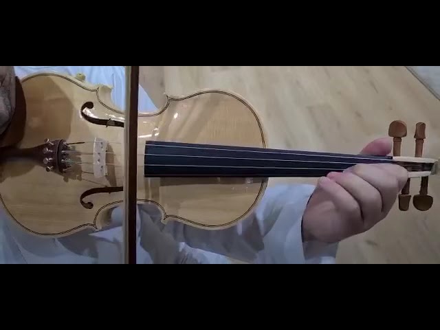 كمان لون خشبي فاتح