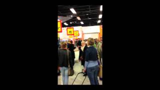preview picture of video 'Hillerød Rockkor flashmob i Bilka'
