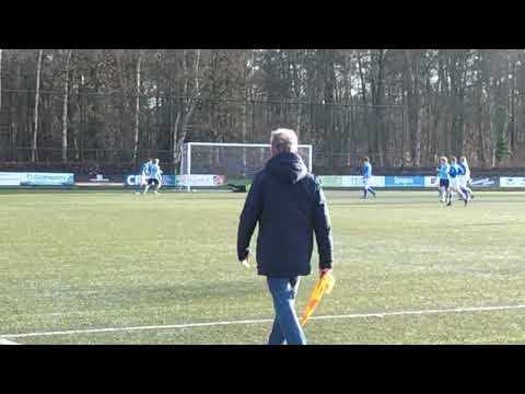 VOETBALWEDSTRIJD TUSSEN V.V.DIEREN SCWESTERVOORT 1-3 DOELPUNT VAN V.V. DIEREN