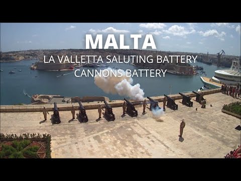 Malta Valletta Saluting Battery Cannon Fireing at Cannons Battery Reiseführer