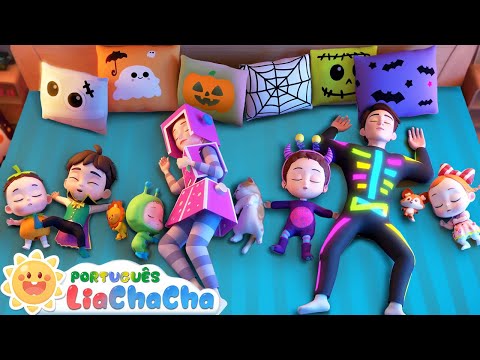 LiaChaCha em Português ☀️ Dez na Cama (Versão Halloween) | Música Infantil & Canção para Crianças