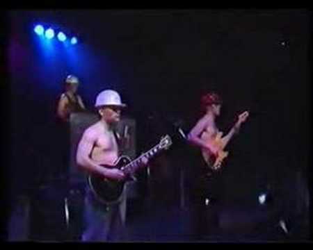 Isildurs Bane live in Budapest -88 "the factory man"