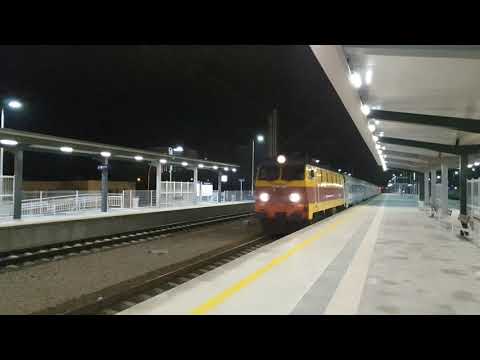 EP09-046 + IC LWÓW EXPRESS z Przemyśla Gł. do Wrocławia Gł., mija stację Rzeszów Zachodni 28.12.2020