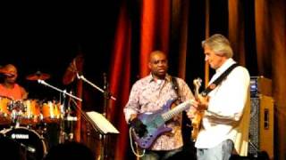 John McLaughlin & The 4th Dimension - live in Darmstadt, 2010-04-29 (#2) - Band intro, "Hijacked"