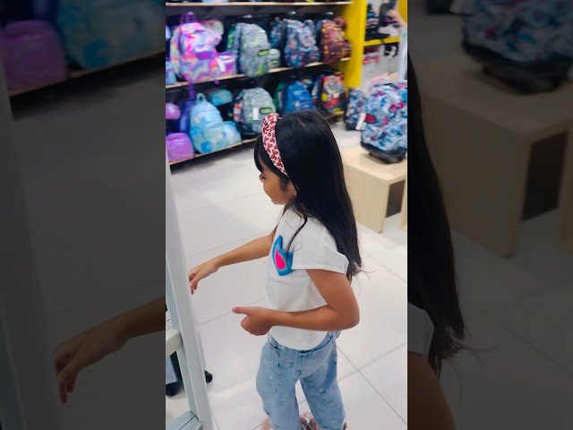 Vídeo relacionado con SIVENKE Juego de mochila escolar con estampado de margaritas, bolsa de almuerzo, estuche para lápices, 3 piezas, para adolescentes, niñas, niños, primaria, secundaria, resistente al agua, ligera