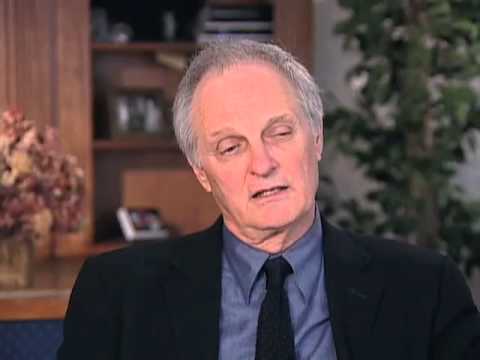Alan Alda discusses the MASH episode "Dear Sigmund"- EMMYTVLEGENDS.ORG