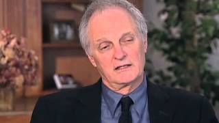 Alan Alda discusses the MASH episode "Dear Sigmund"- EMMYTVLEGENDS.ORG