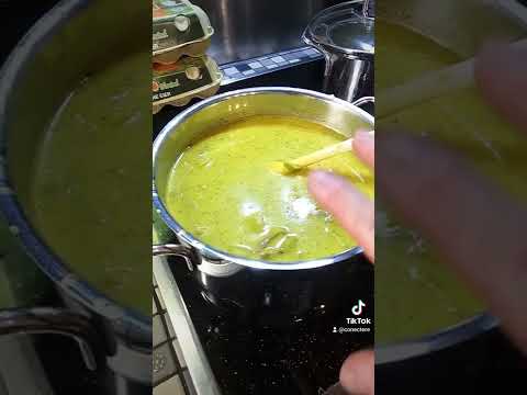 Currysuppe mit Hähnchenbrustund Kartoffeln