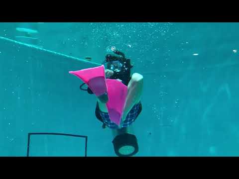 Quicksilver Dive blowing bubbles with junior divers