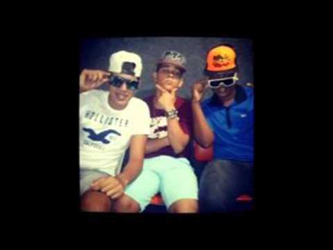 MC'S GLAYDSON E MECINHO E BYELL ZICKA - BUMBUM NO CHÃO