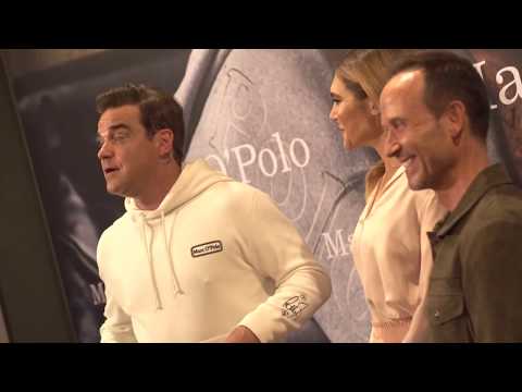Robbie & Ayda Williams stellen ihre MARC O’POLO Special 50th Anniversary Sweatshirt Edition in Münch