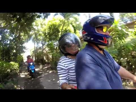 South Beach Grill. Bacong, Negros Oriental. Watch the chef prepare pizza.